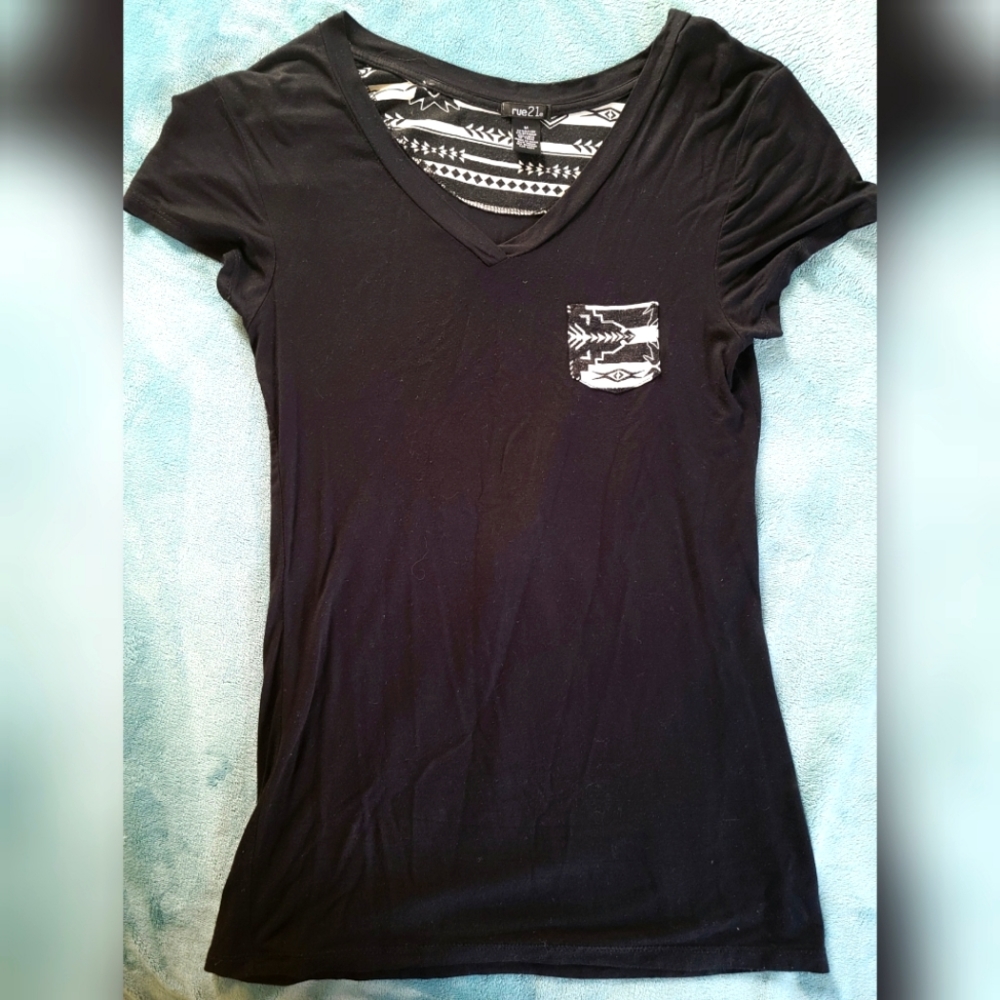 Rue 21 black pocket design t-shirt